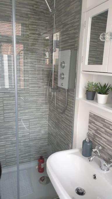 Near Liverpool Double Bedroom Hideaway Wirral Esterno foto