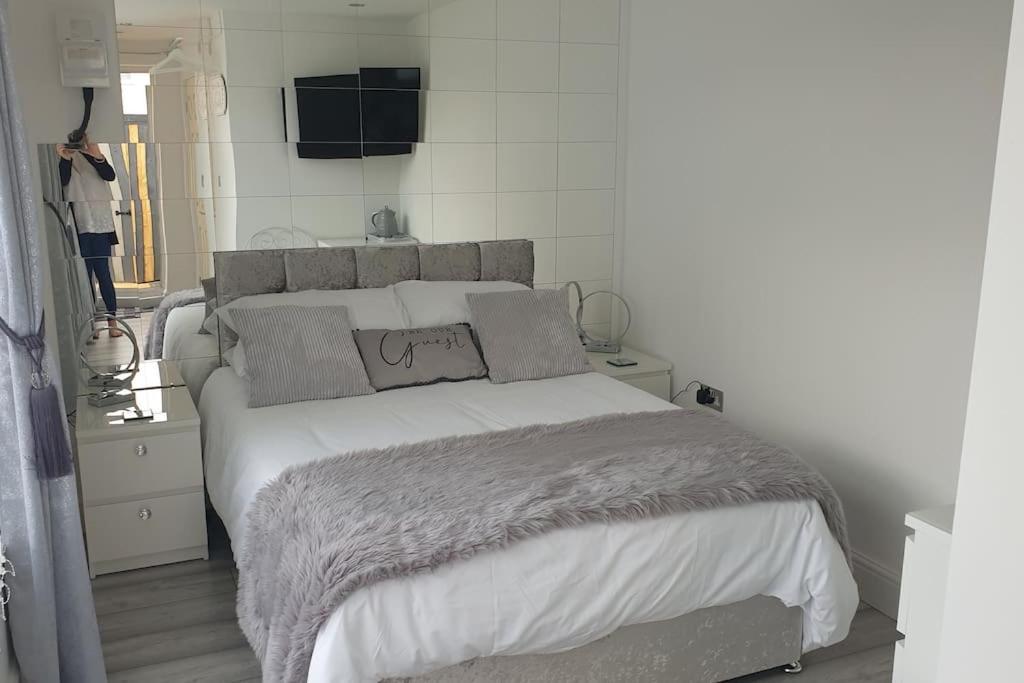 Near Liverpool Double Bedroom Hideaway Wirral Esterno foto