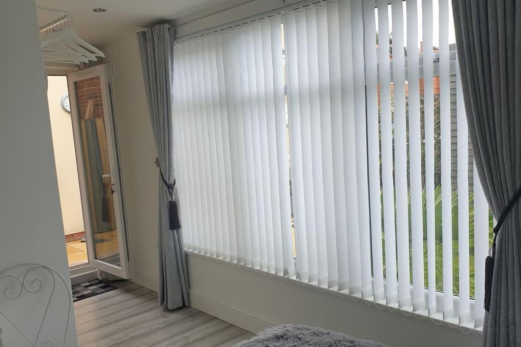 Near Liverpool Double Bedroom Hideaway Wirral Esterno foto